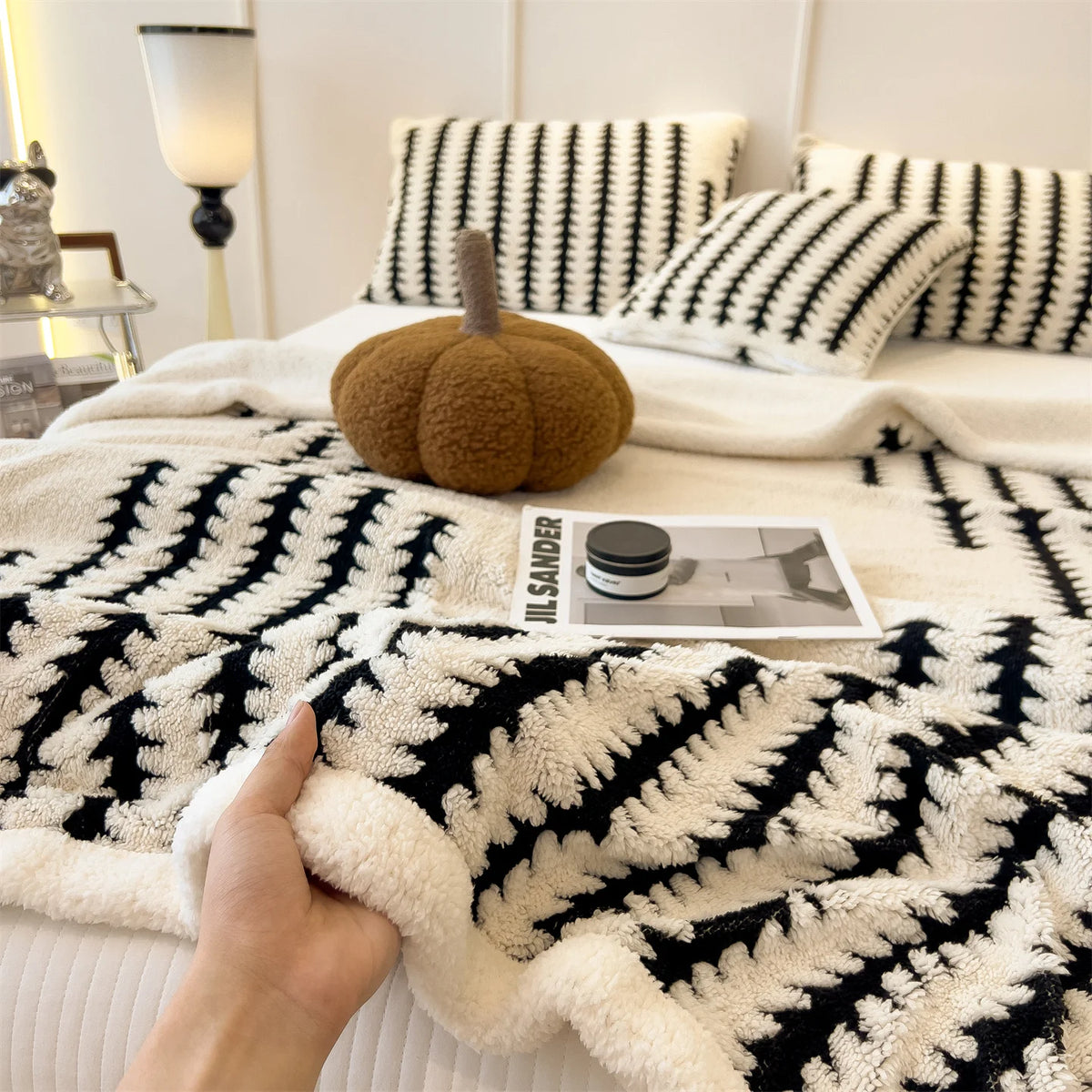 Premium Reversible Sherpa Fleece Blanket For Cozy Home Comfort