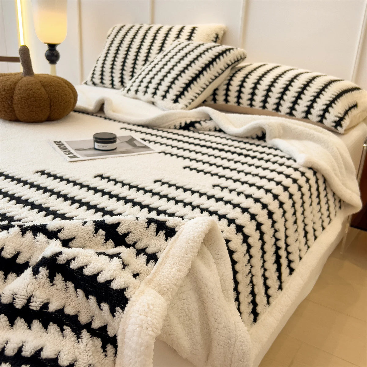 Premium Reversible Sherpa Fleece Blanket For Cozy Home Comfort